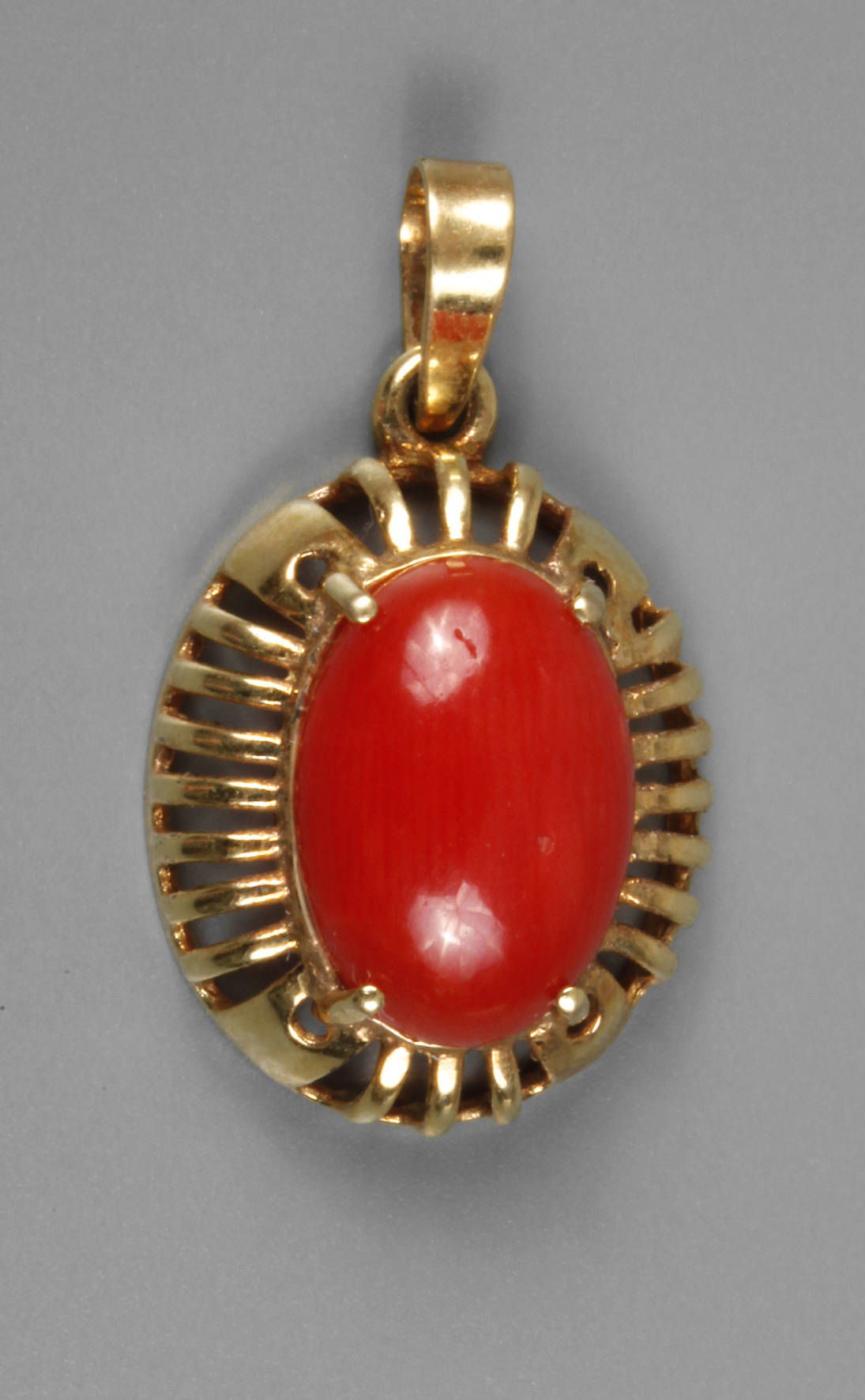 Anhänger mit Koralle