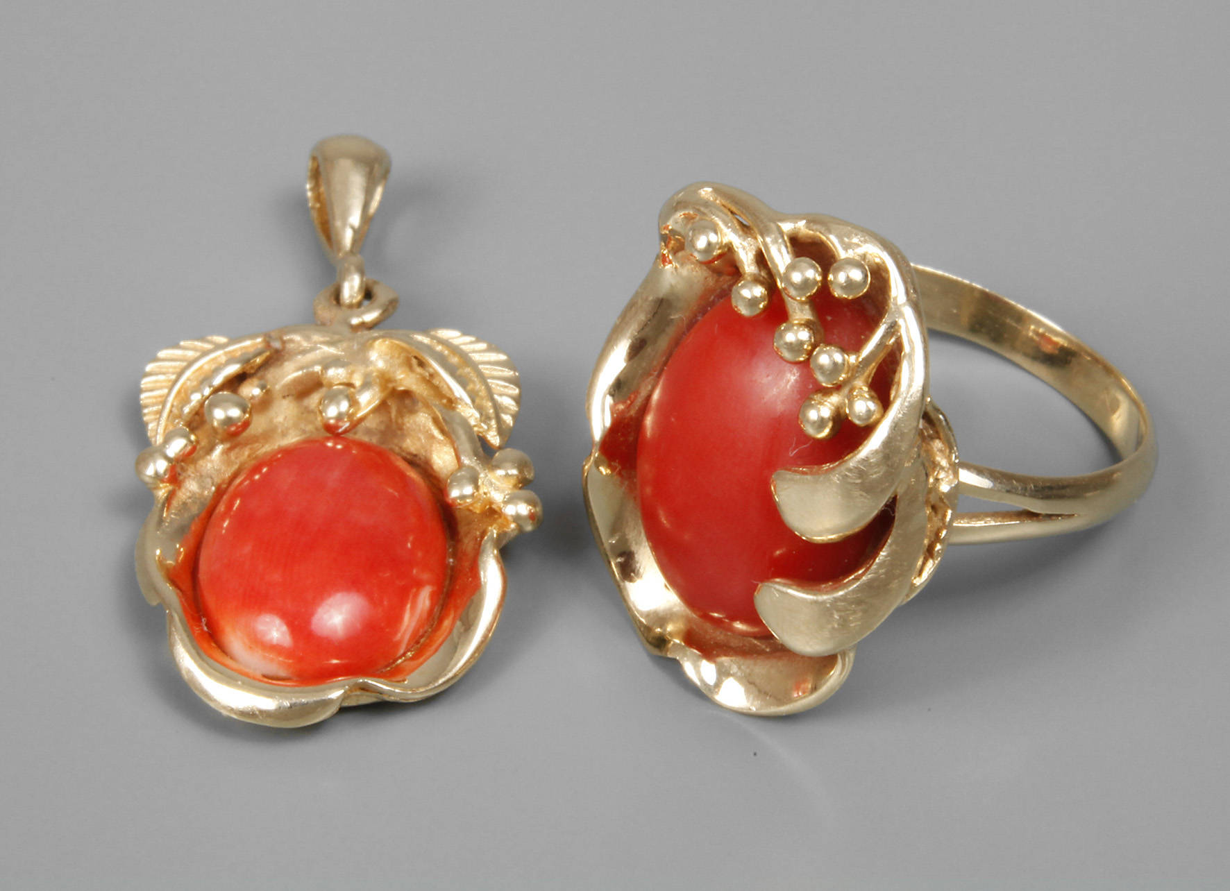 Schmuckset mit Koralle