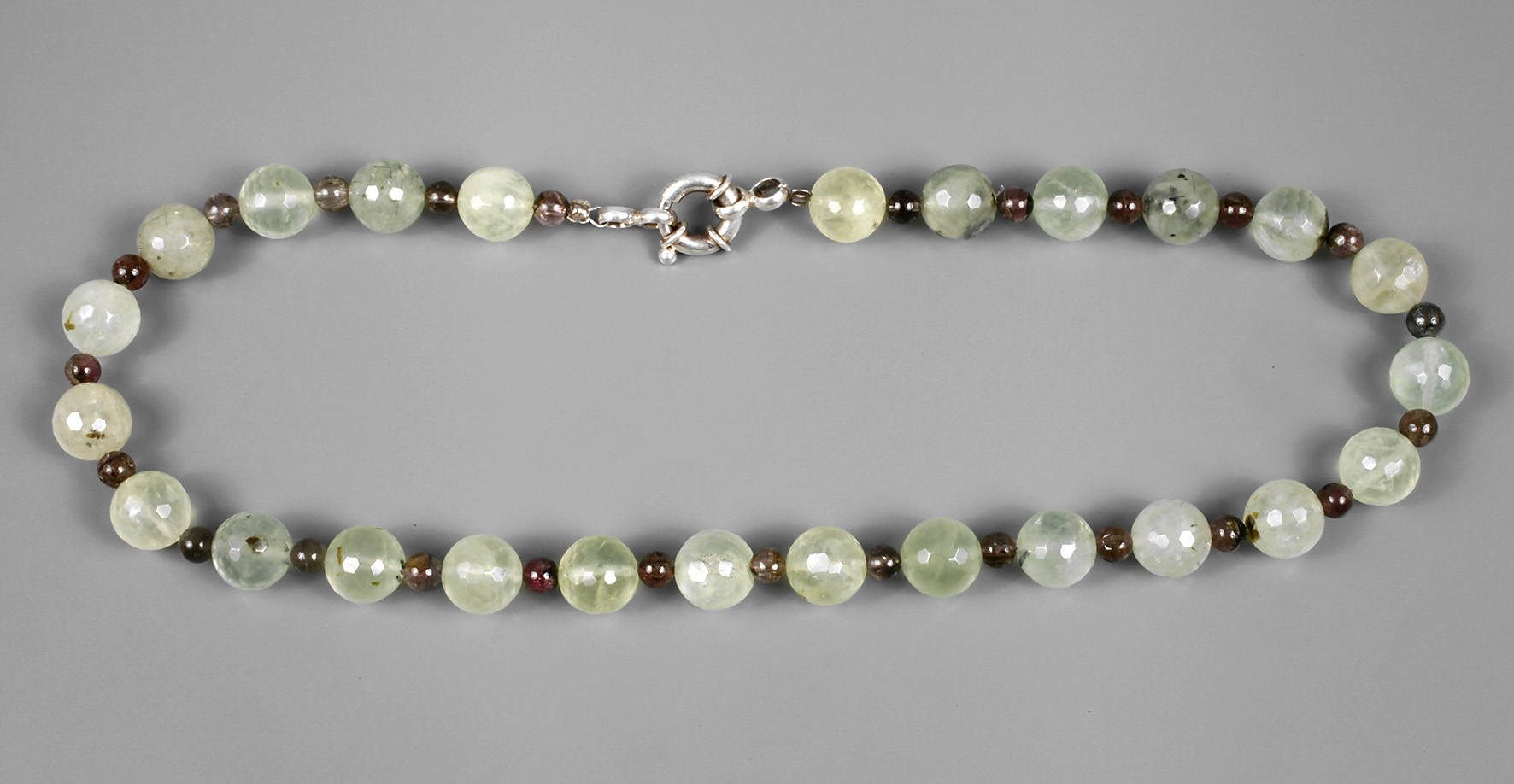 Kugelkette aus Prehnit und Rauchquarz