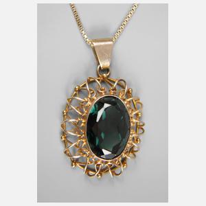 Anhänger mit grünem Schmuckstein