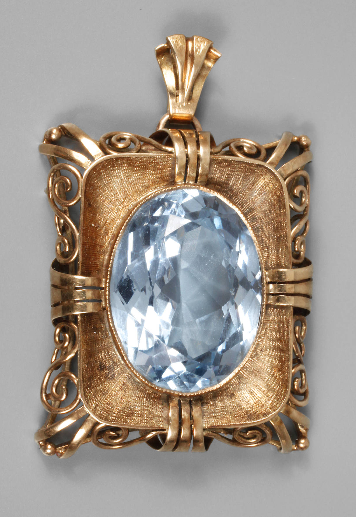 Anhänger mit Steinbesatz