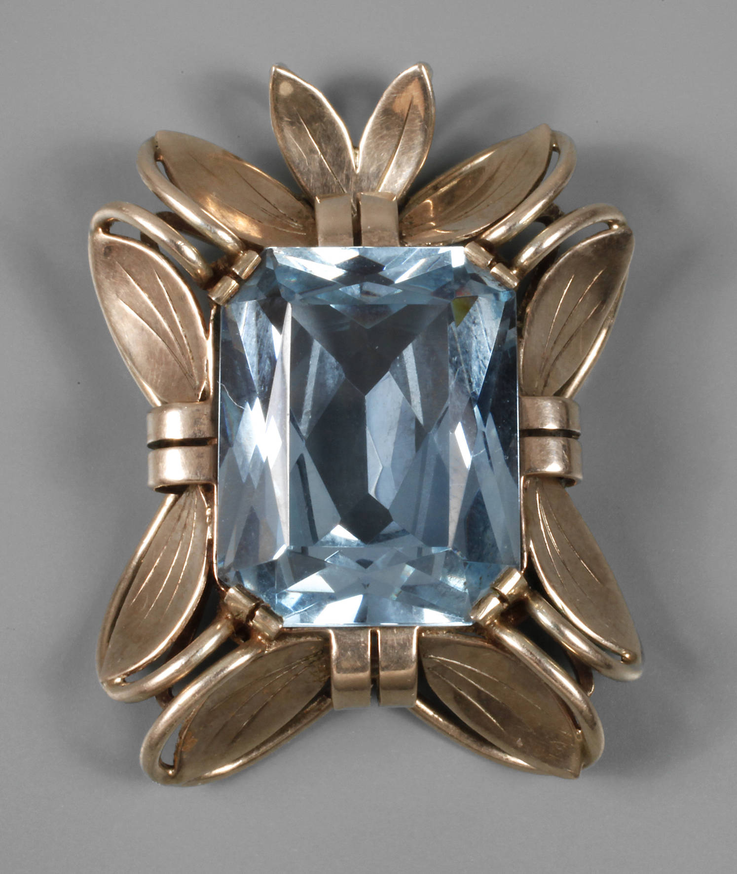 Anhänger mit Steinbesatz