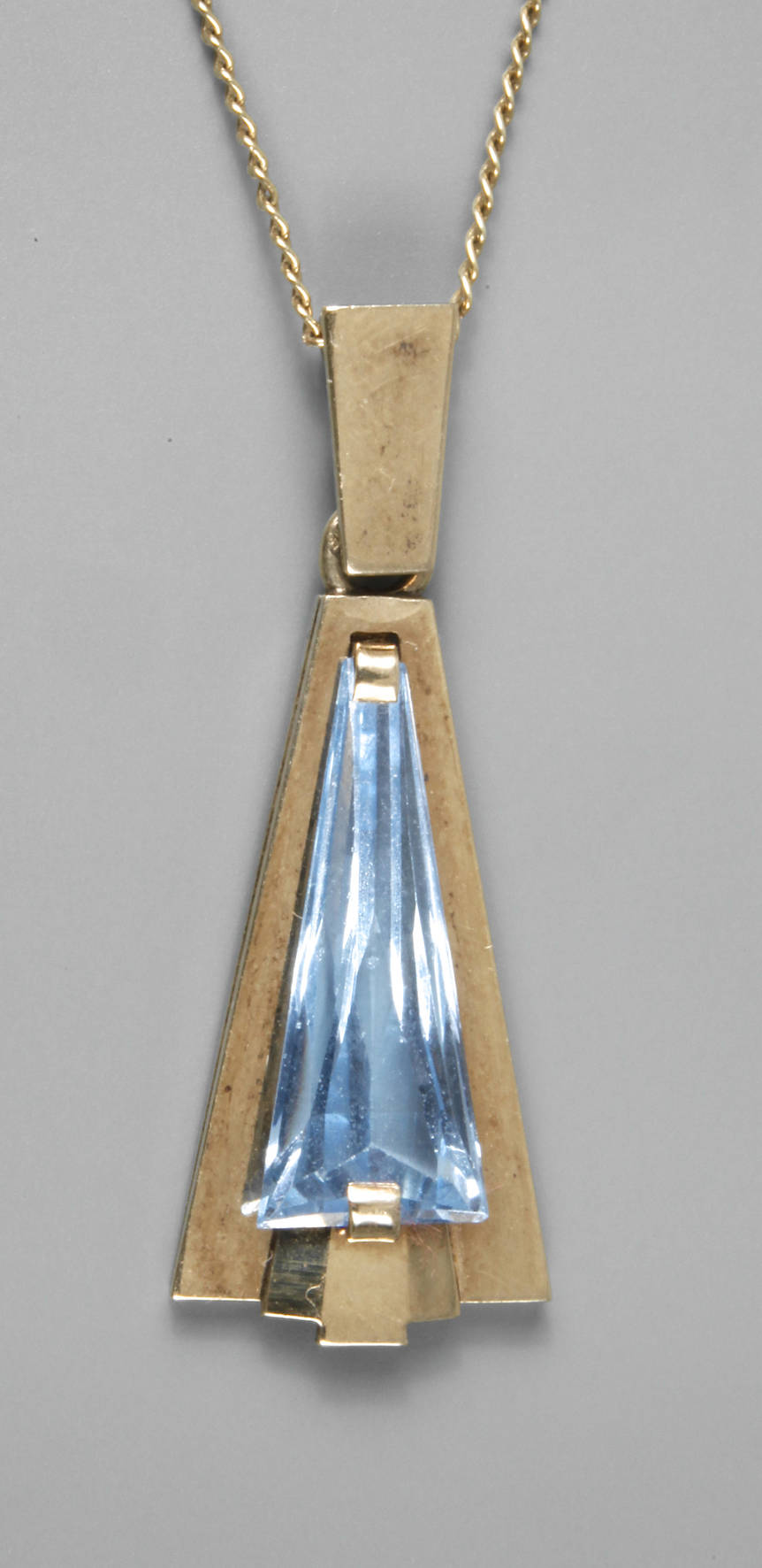 Anhänger mit Steinbesatz