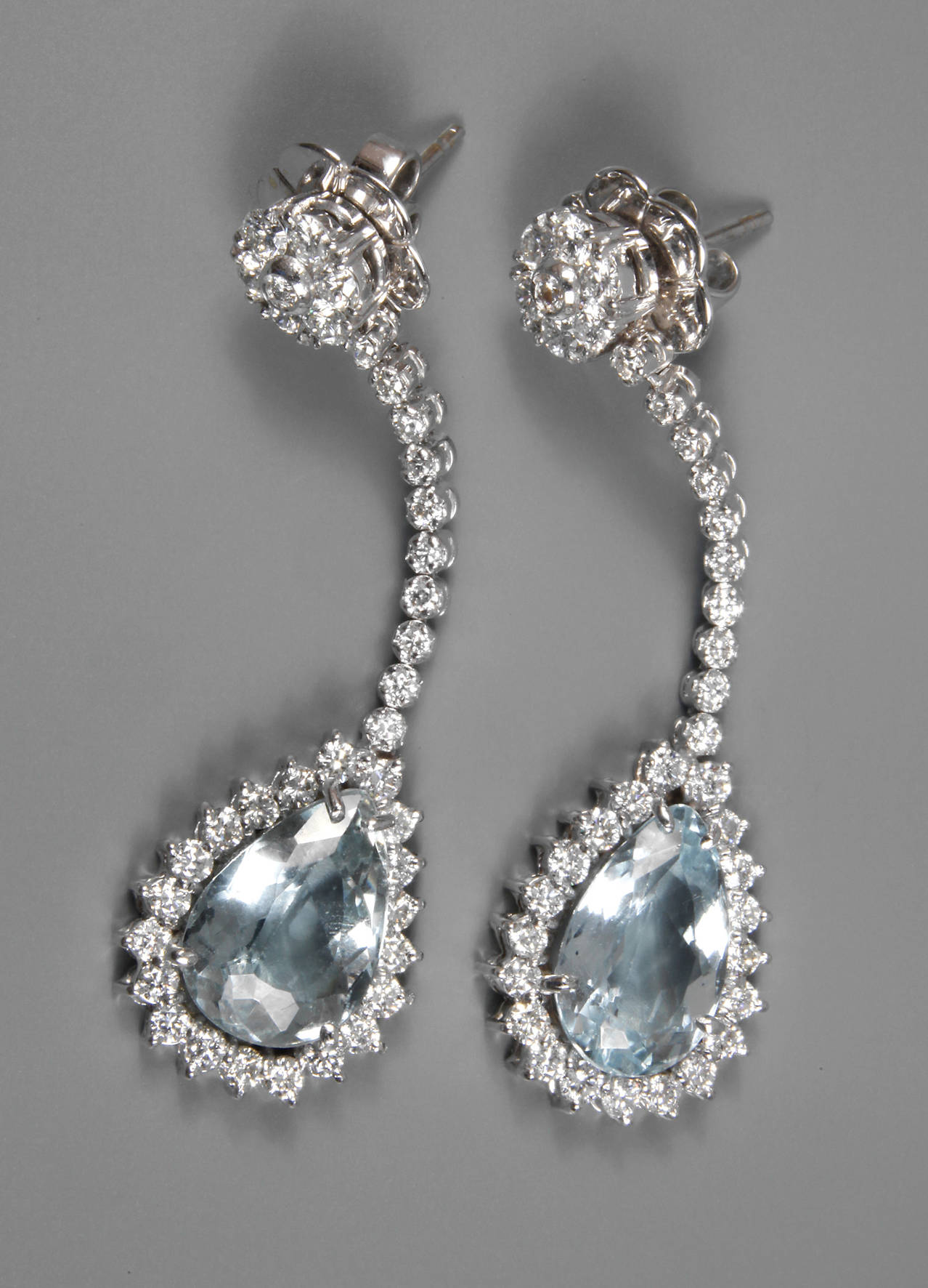 Paar Ohrhänger mit Brillanten und Aquamarinen