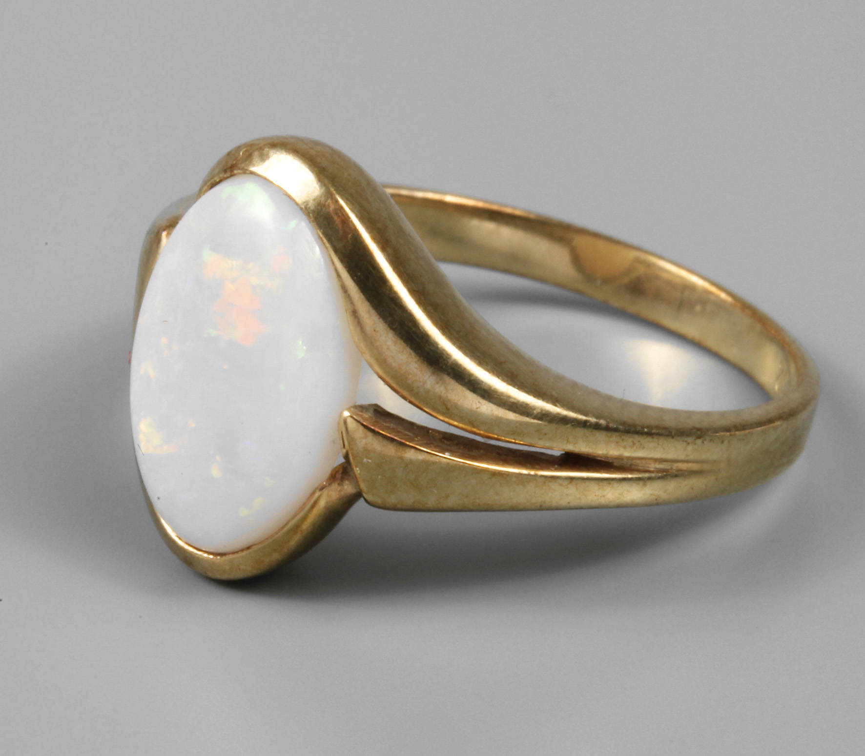 Damenring mit Edelopal