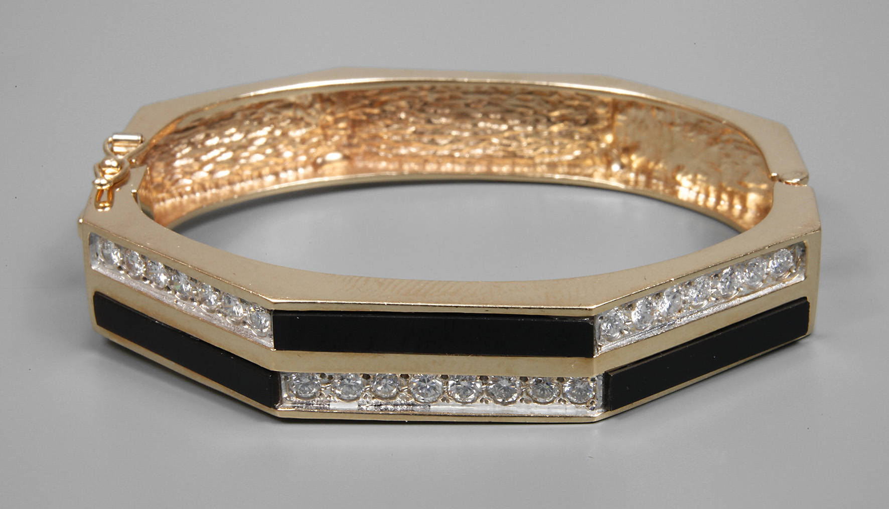 Armreif mit Onyx und Diamanten