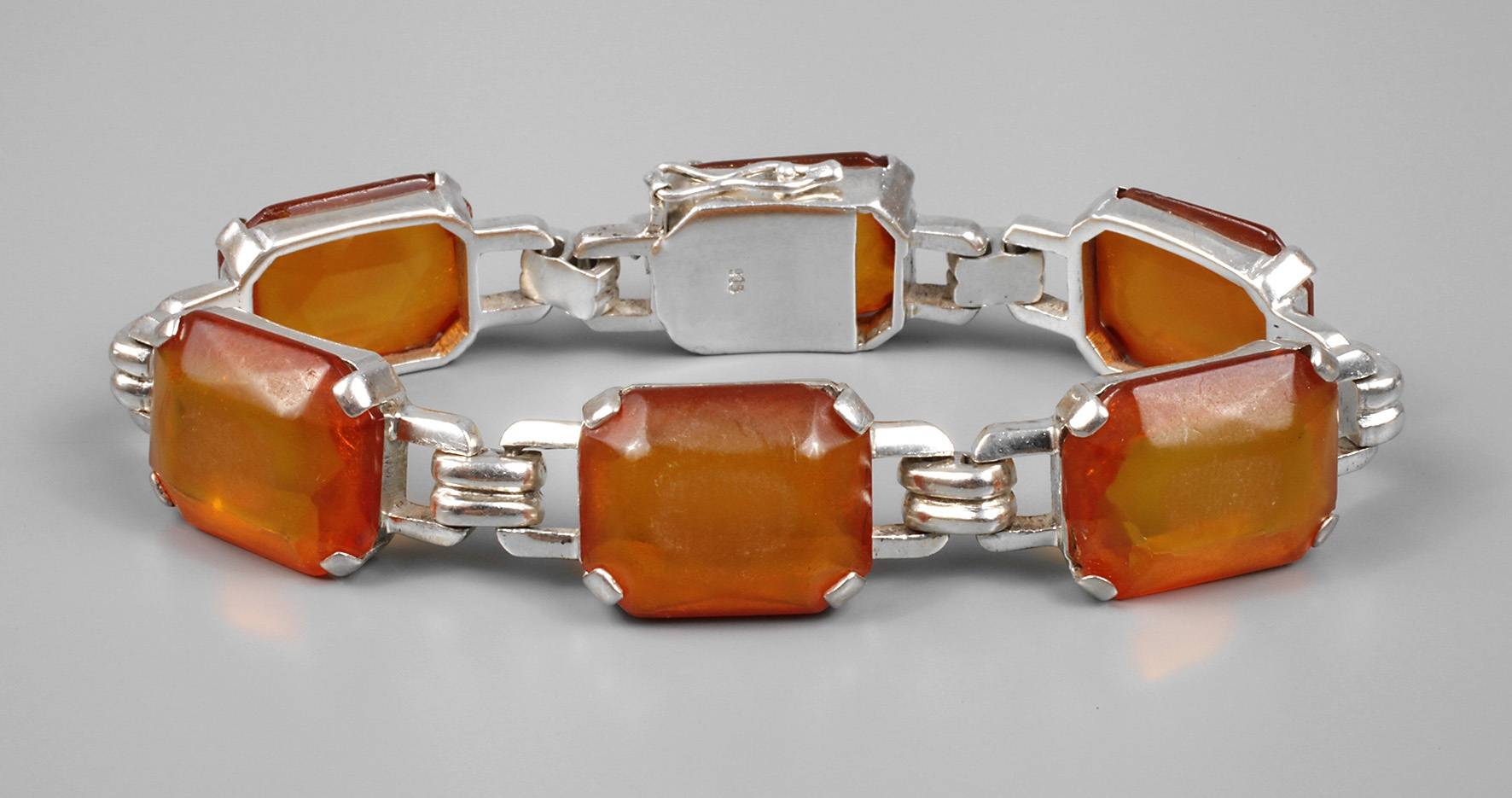 Armband mit Bernsteinen