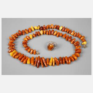 Zwei Teile Bernsteinschmuck