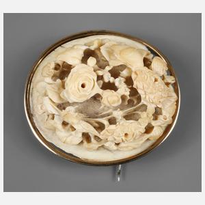 Feine Elfenbeinbrosche