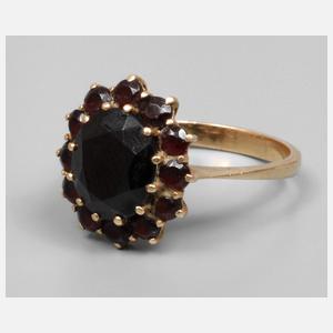 Damenring mit Granatbesatz