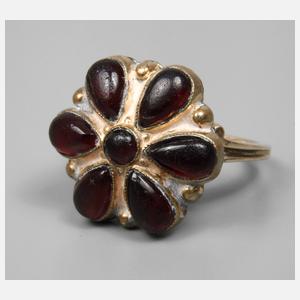 Damenring mit Granatbesatz