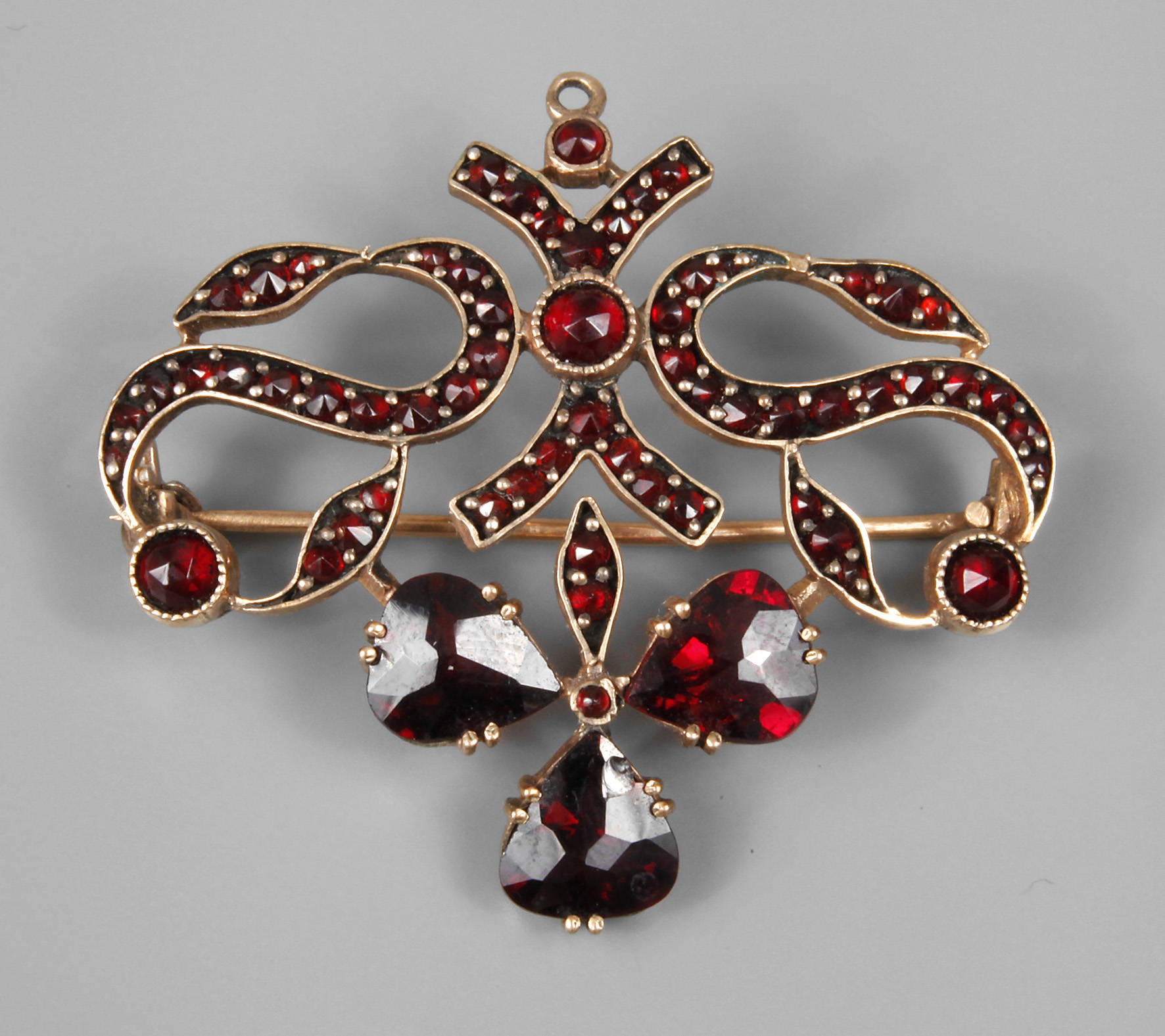 Feine Granatbrosche