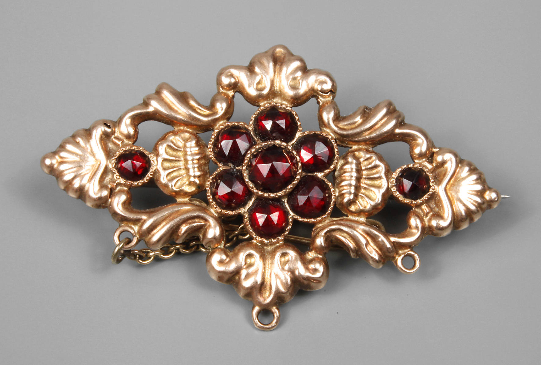 Brosche mit Granatbesatz