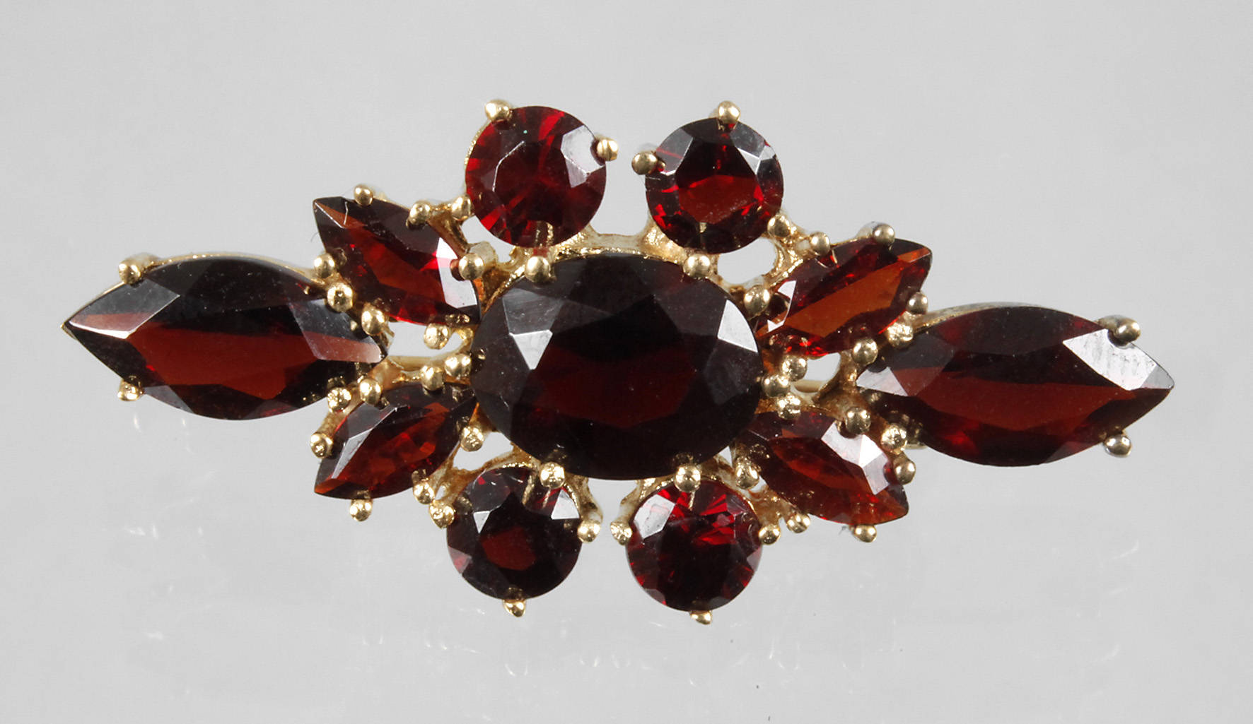 Granatbrosche