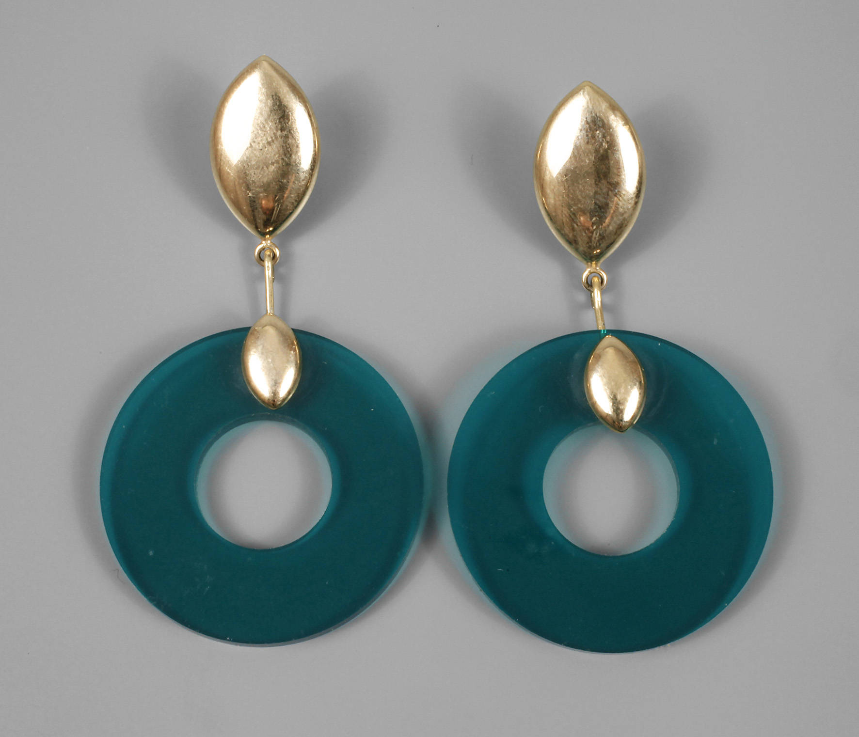 Paar ungewöhnliche Ohrhänger