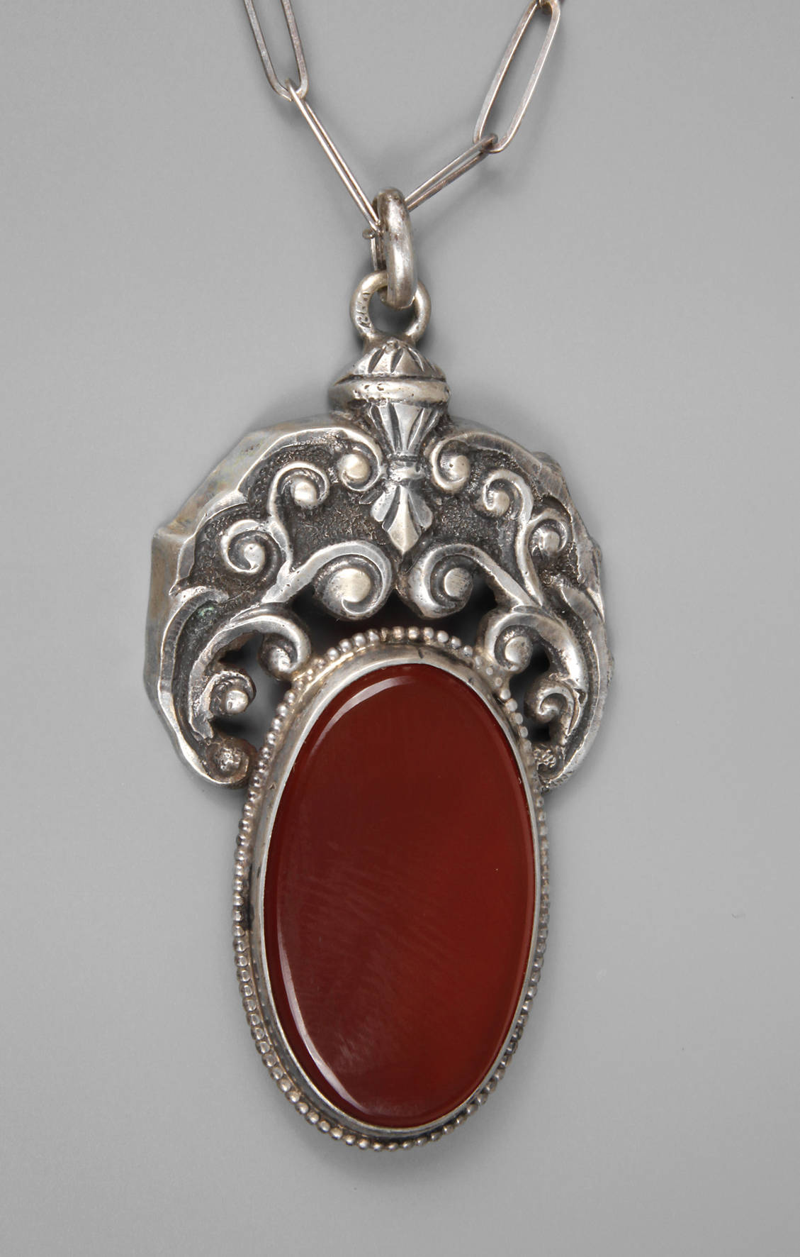 Silberanhänger mit Karneol