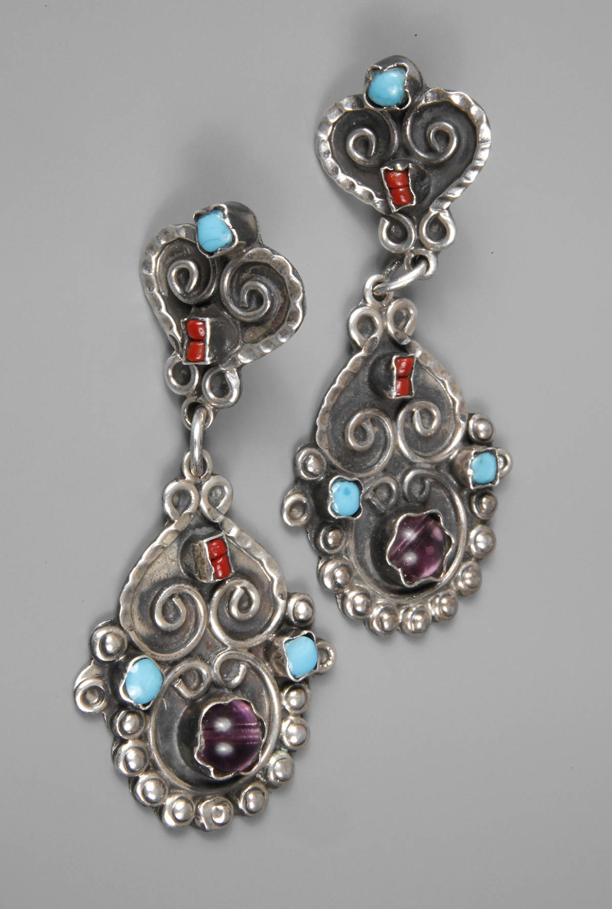 Paar Ohrhänger mit Steinbesatz