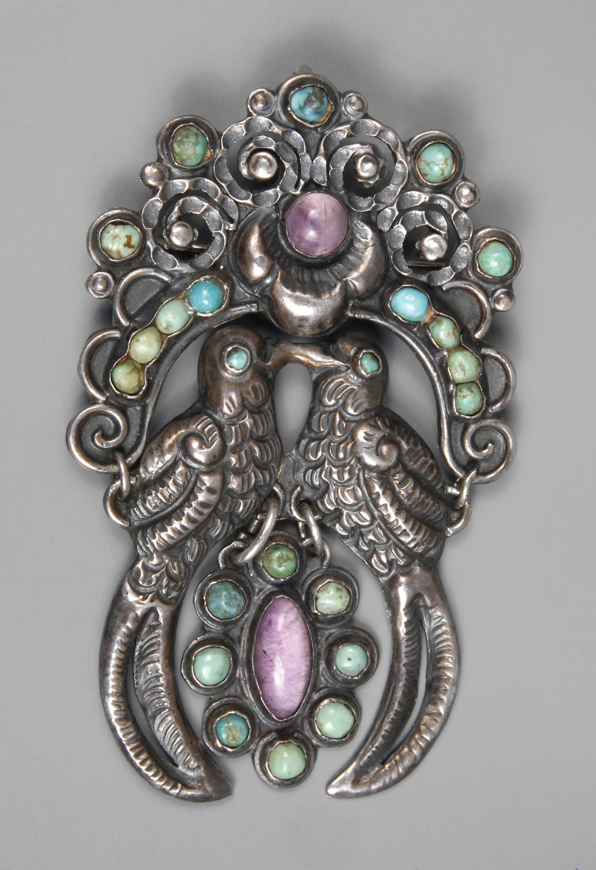 Brosche mit Steinbesatz