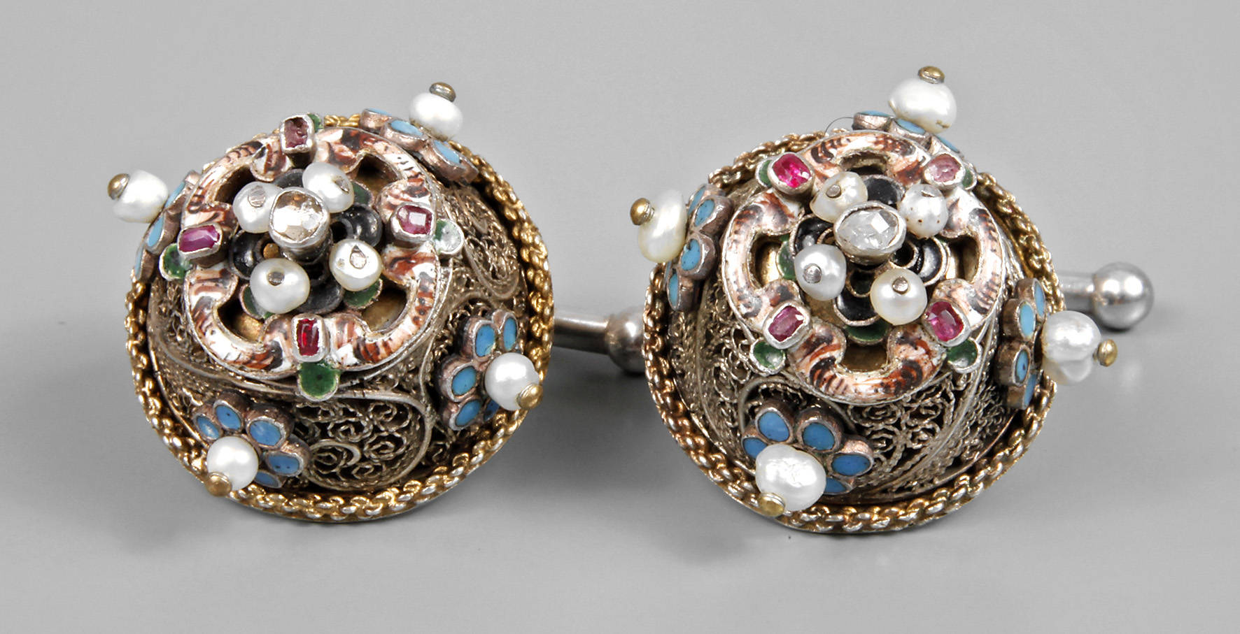 Paar ungewöhnliche Manschettenknöpfe