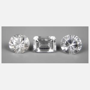 Drei facettierte Bergkristalle