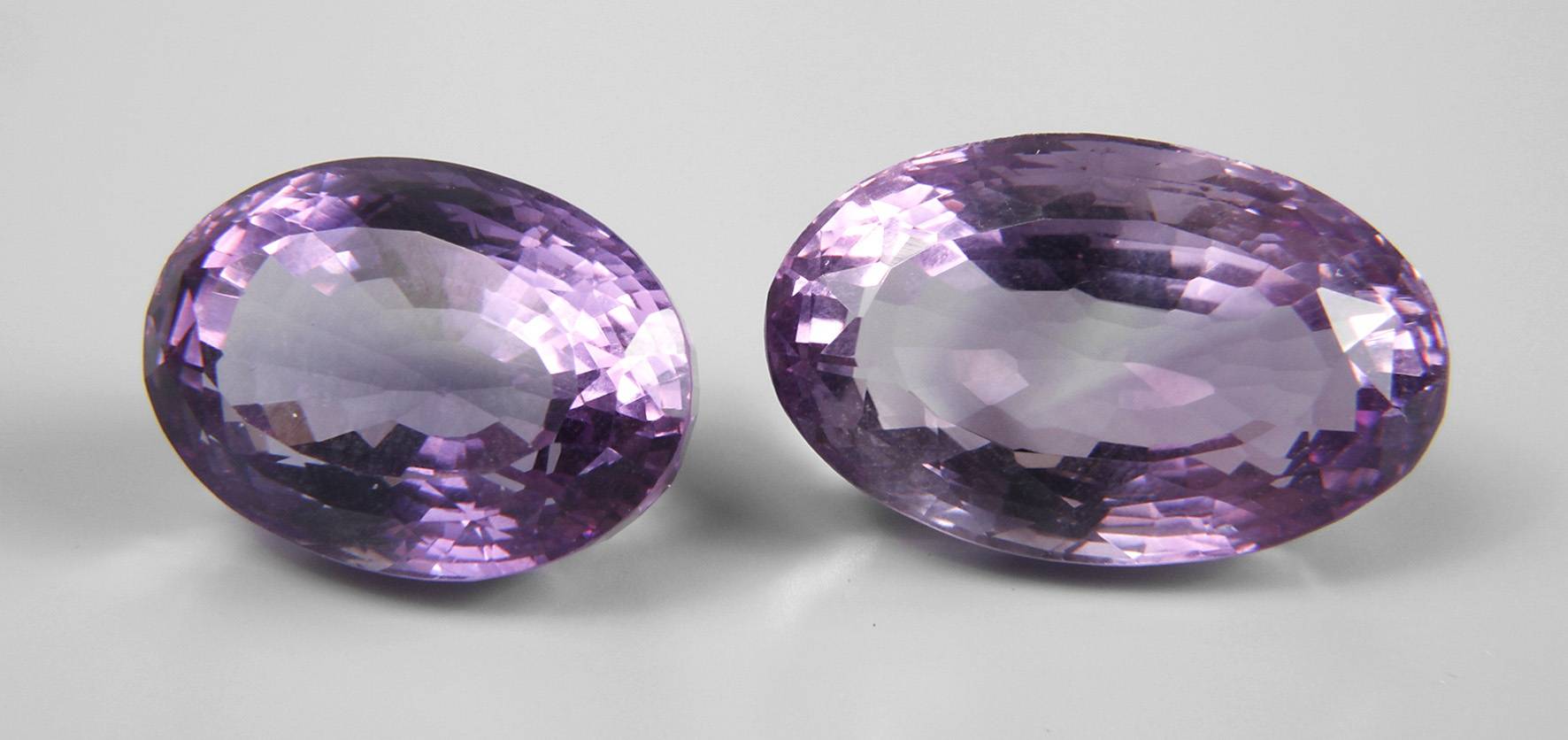 Zwei facettierte Amethyste