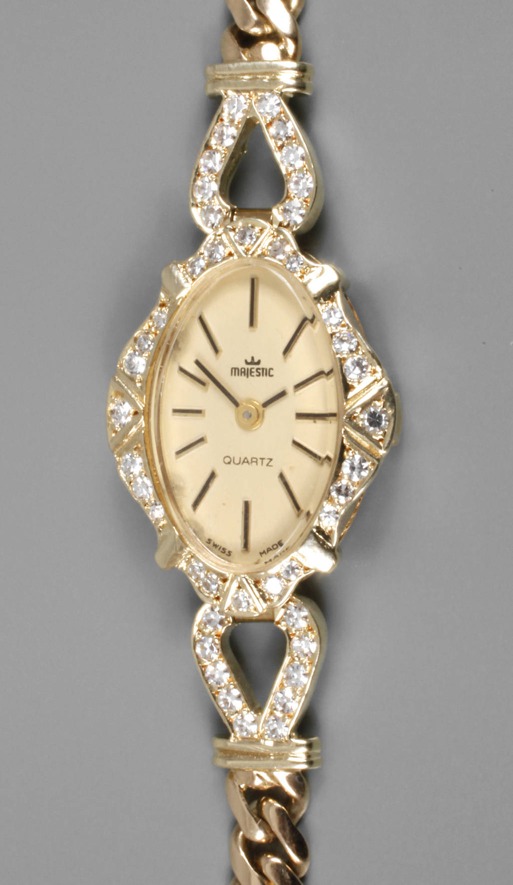 Goldene Damenarmbanduhr mit Diamantbesatz