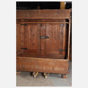 Barocker Hallenschrank