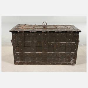 Bedeutende Eisentruhe