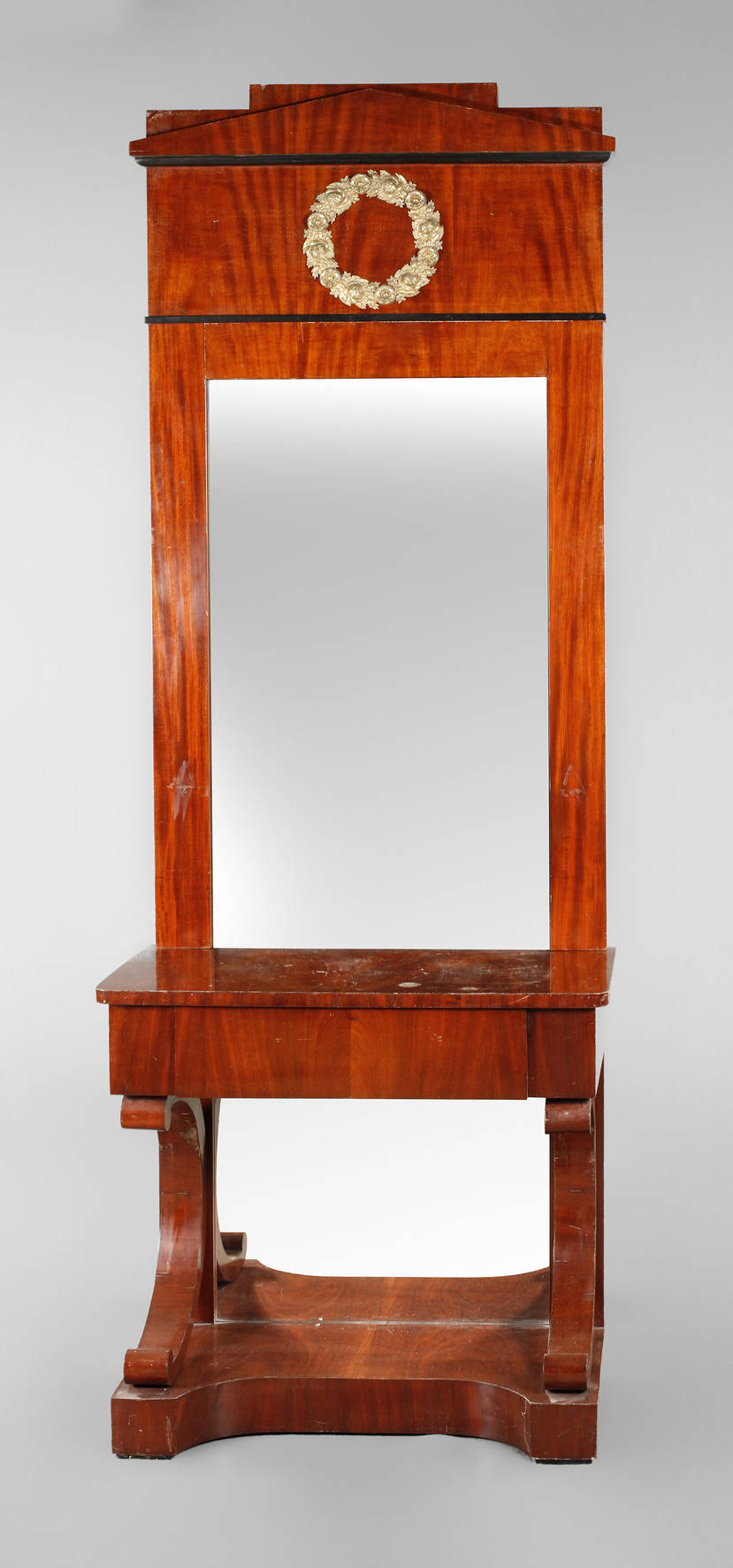 Großer Spiegel mit Konsole