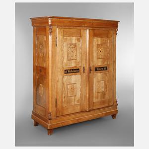 Intarsierter Dielenschrank