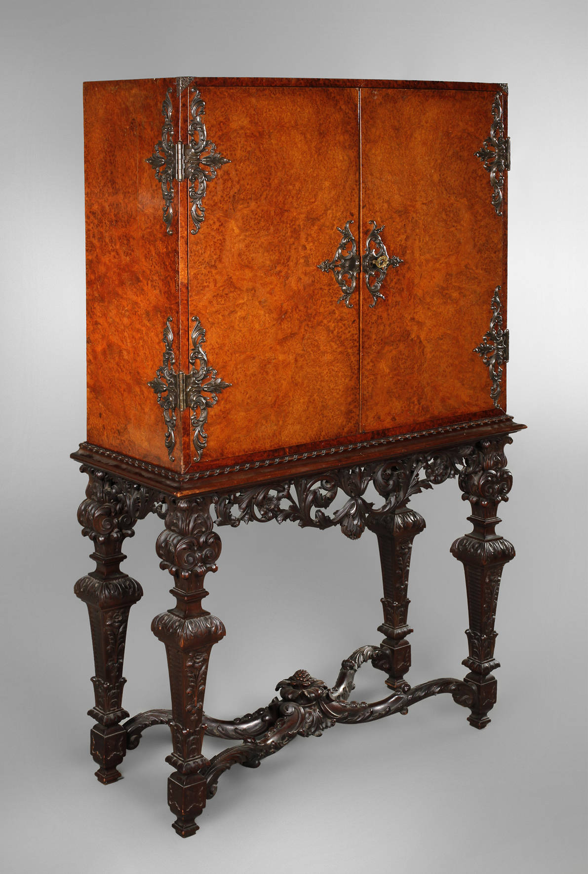 Prächtiger Kabinettschrank