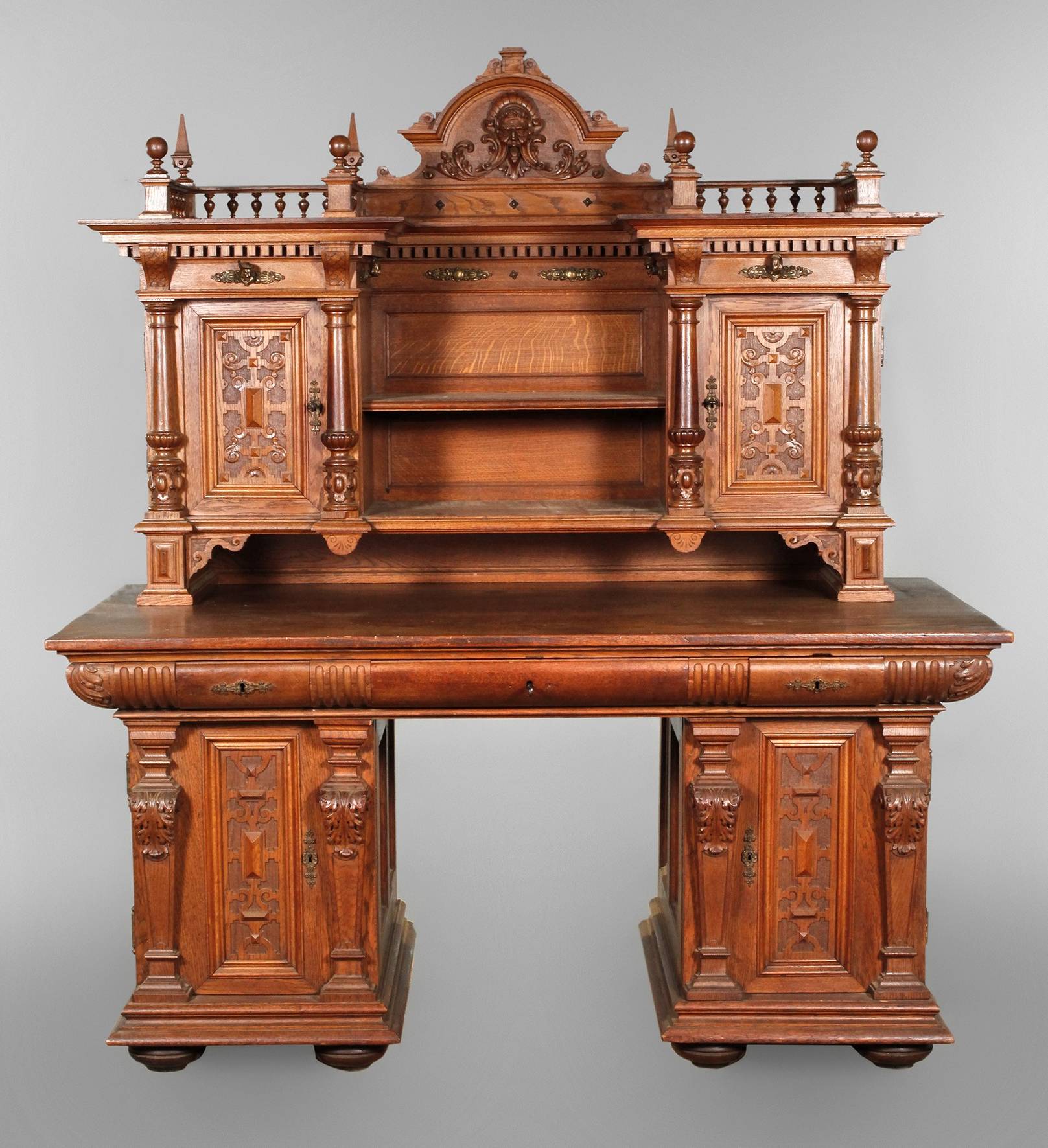 Prächtiger Gründerzeitschreibtisch