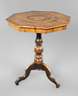 Intarsierter Beistelltisch