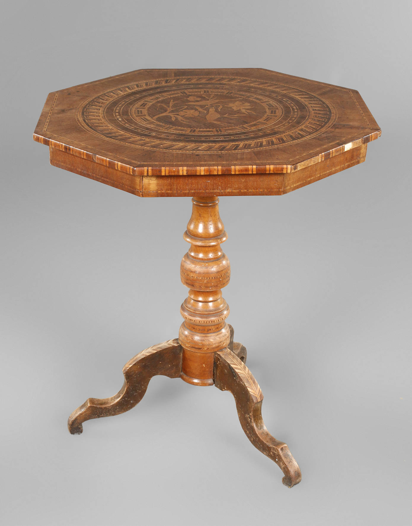 Intarsierter Beistelltisch