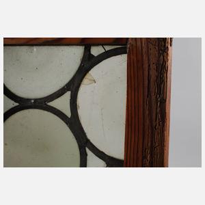 Fenster mit Butzenscheiben