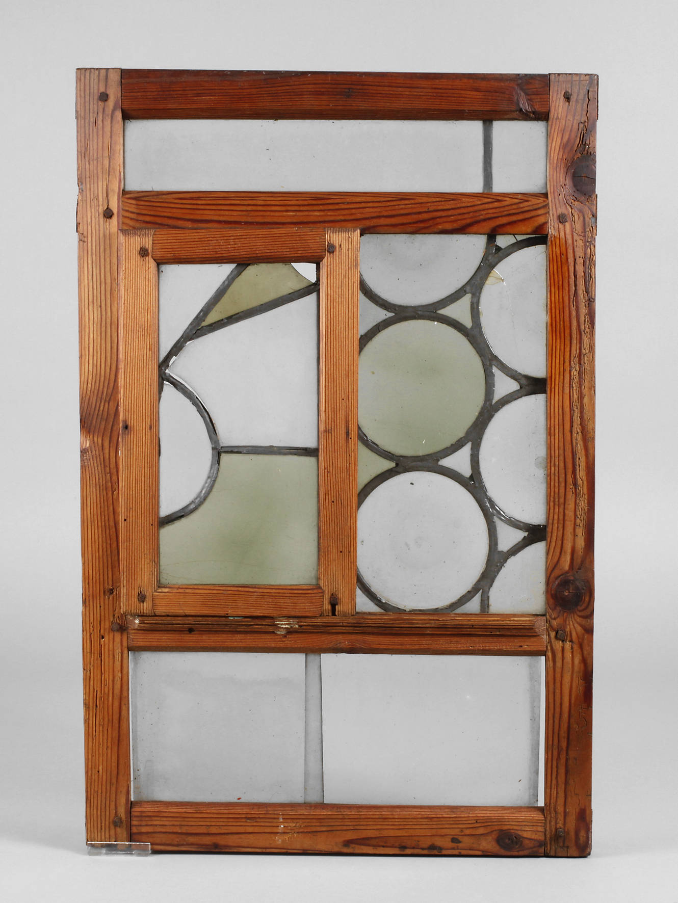 Fenster mit Butzenscheiben