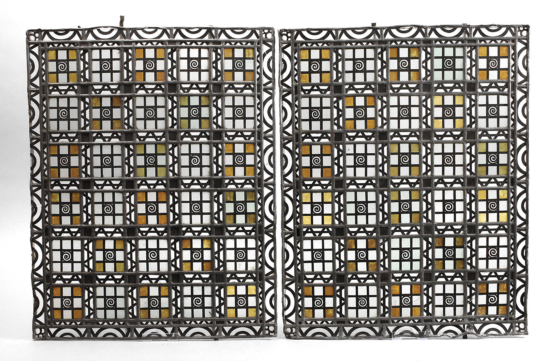 Paar Bleiglasfenster