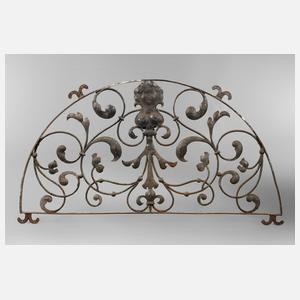 Bogenförmiges Ziergitter