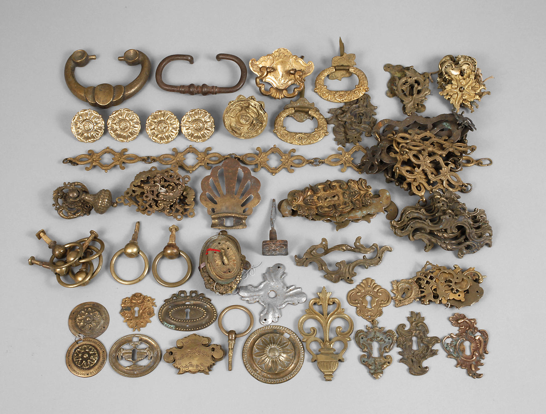 Großes Konvolut Möbelbeschläge