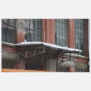 Drei Vordachausleger