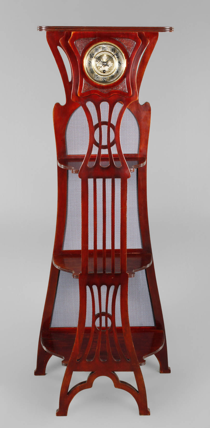 Regaletagere mit Uhr