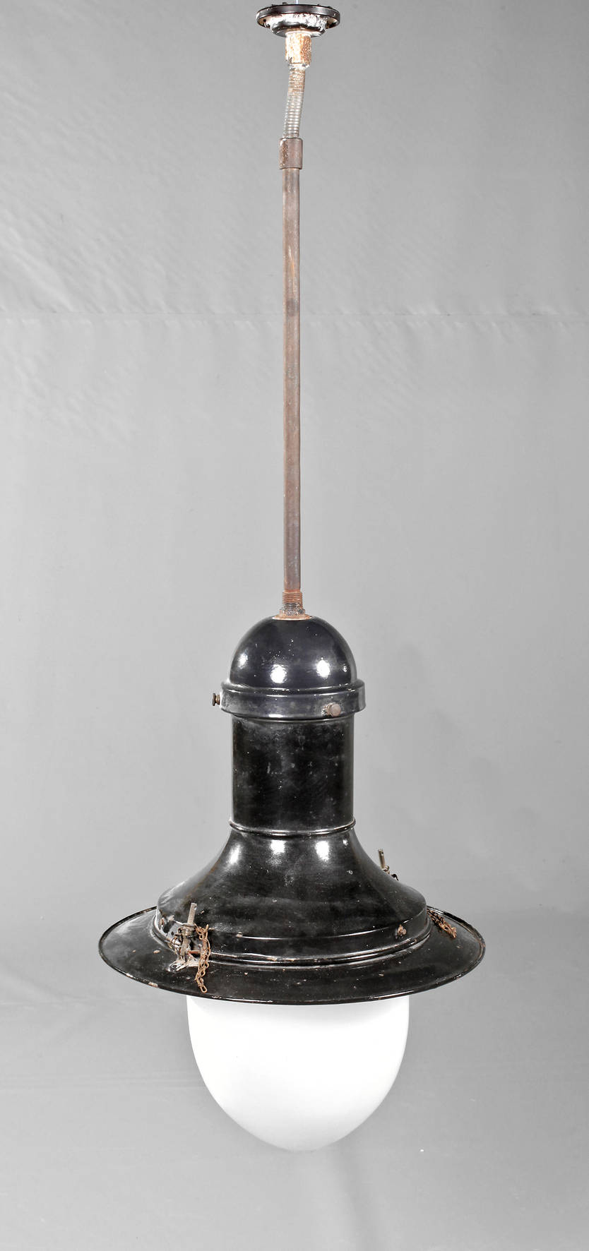 Große Industrie-Deckenleuchte