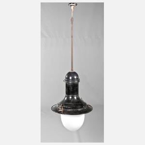 Große Industrie-Deckenleuchte