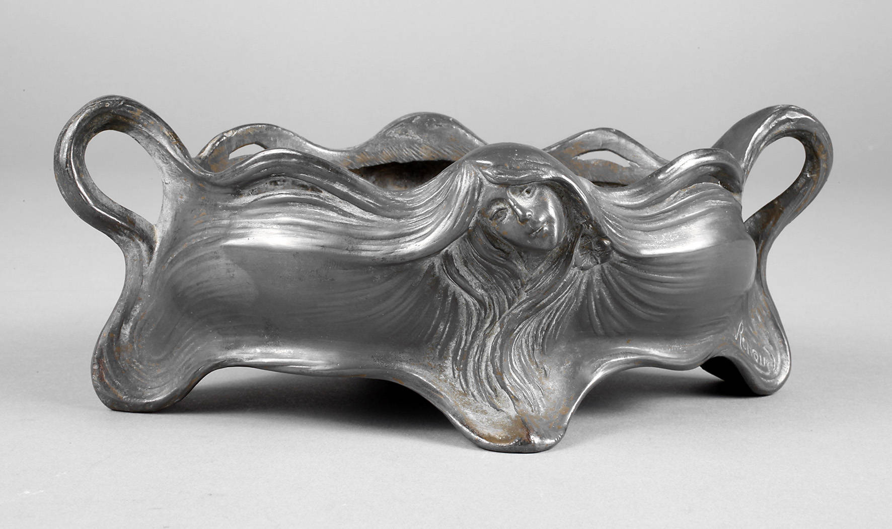 Kleine Jugendstiljardiniere