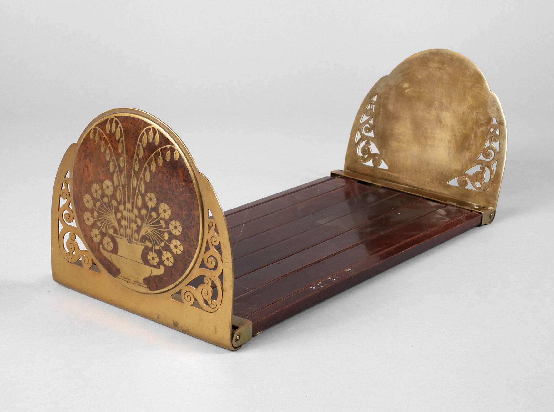 Erhard & Söhne attr. kleines Bücherregal