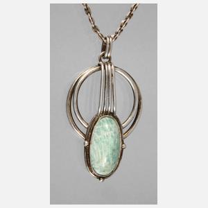 Jugendstilanhänger an Kette