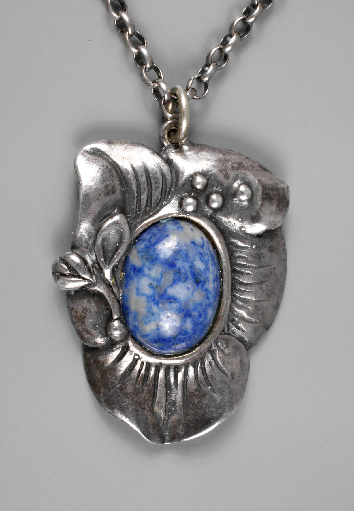 Jugendstilanhänger mit Lapis