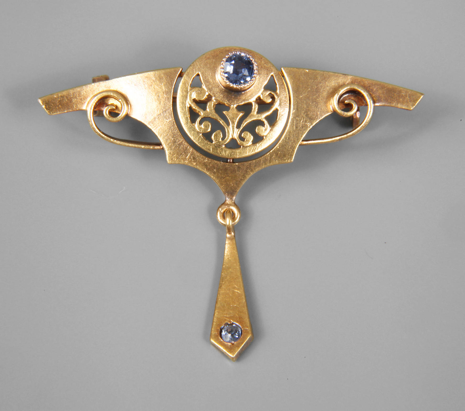 Jugendstilbrosche mit Saphiren