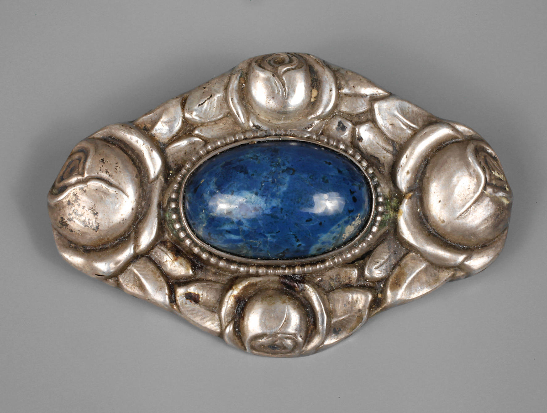 Jugendstilbrosche mit Lapislazuli