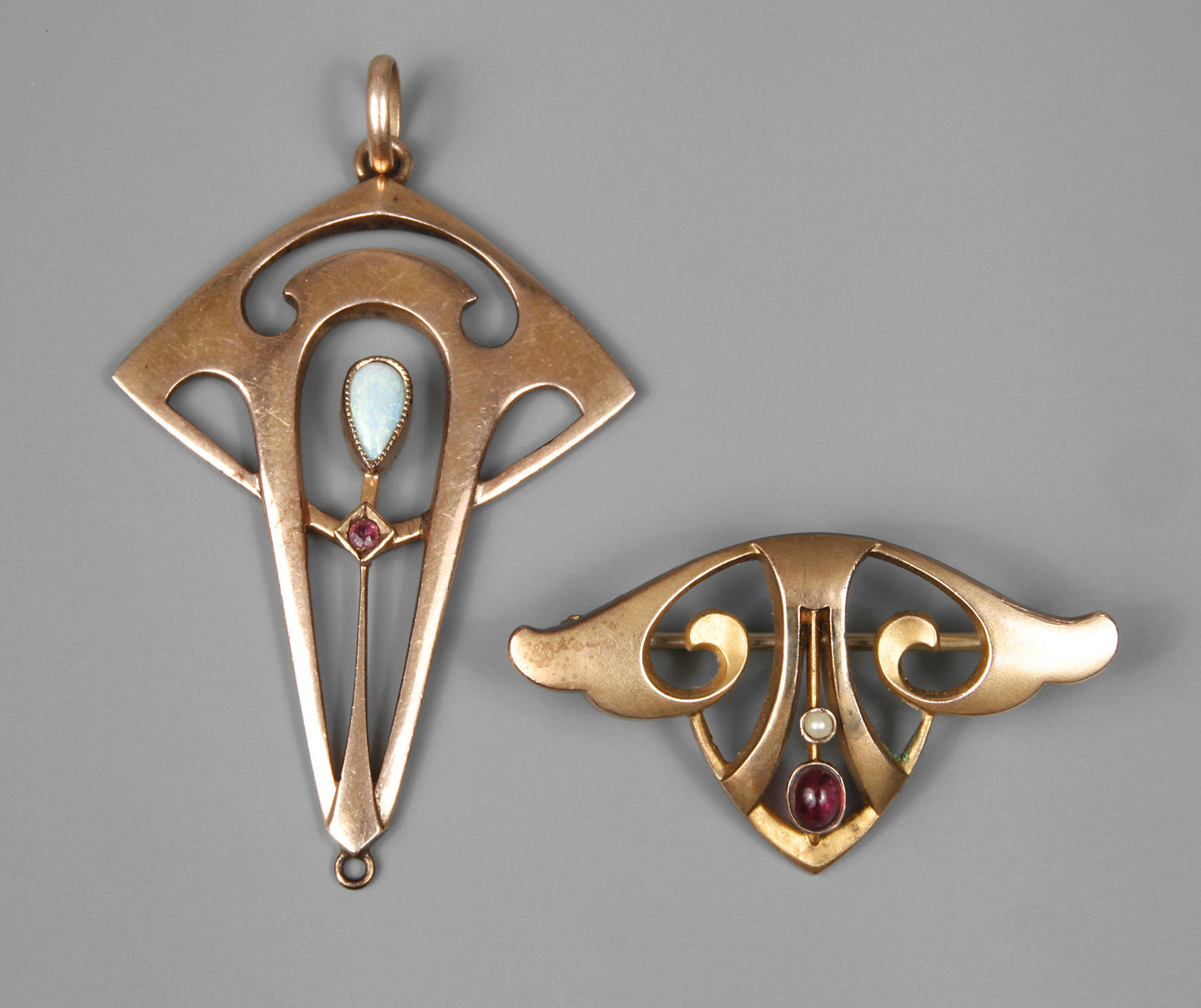 Anhänger und Brosche